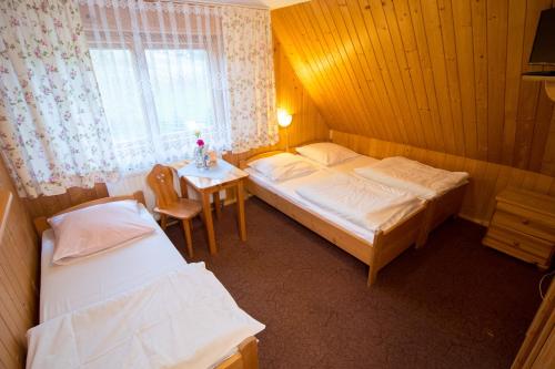 Triple Room with Bathroom room in Willa Izydor widok na Tatry pyszne posiłki