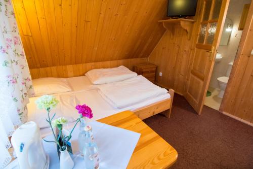 Triple Room with Bathroom image 2