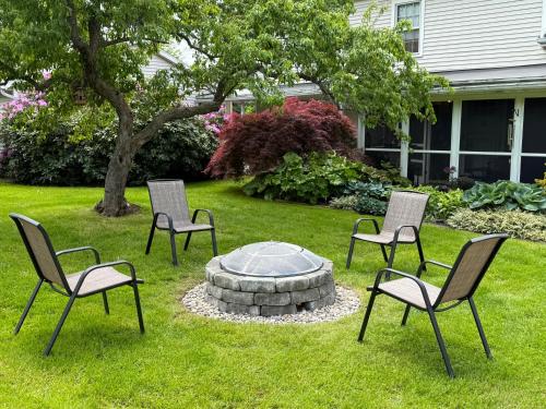 Waterfall Retreat Hot Tub Pickleball Fire Pit - image 4
