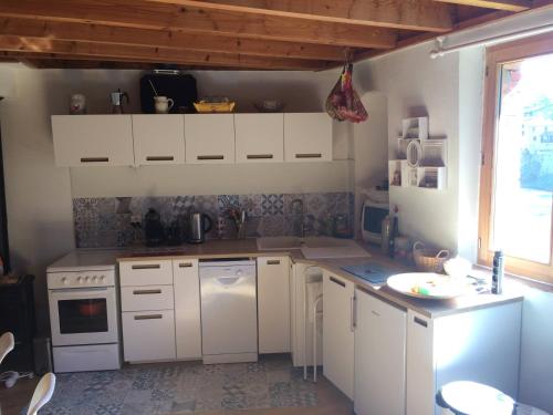 virtuve, Petite maison en bord d'Allier in Lavoute-Chilhac