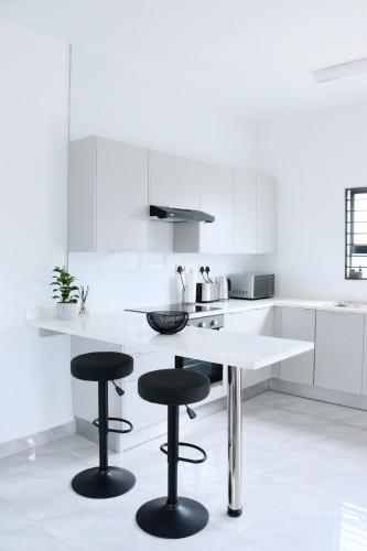 ThreeOn10 - Modern Luxury Apartment, Gaborone