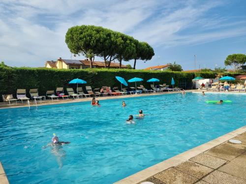 Peldbaseins, Mobile Home Emma in Lido di Dante