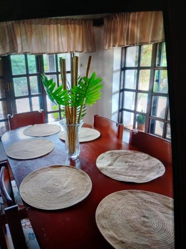 Cabana Los Eucaliptos con Suite, TV 50 Mezzanine y Parrillero, Samaipata in Samaipata