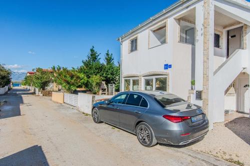 Apartments Ladika