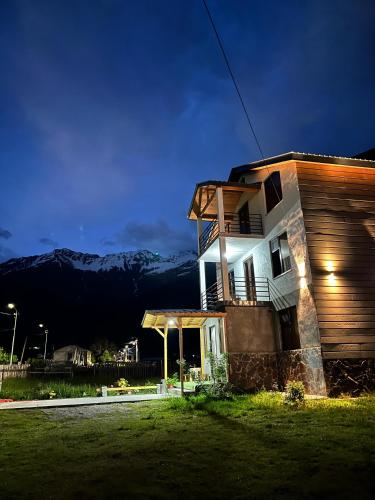 Ninama in เมสเตีย