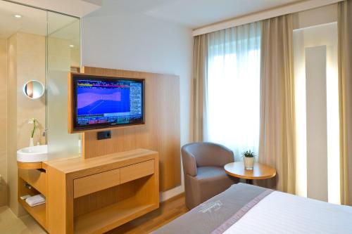 Economy Double Room with Air Conditioning image 4