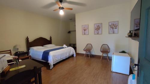 1 double bed, 1 twin bed