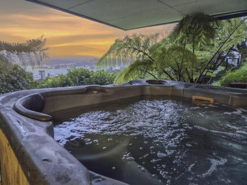 อ่างแช่น้ำร้อน, Luxury Wellington Accomodation in เคลเบิร์น