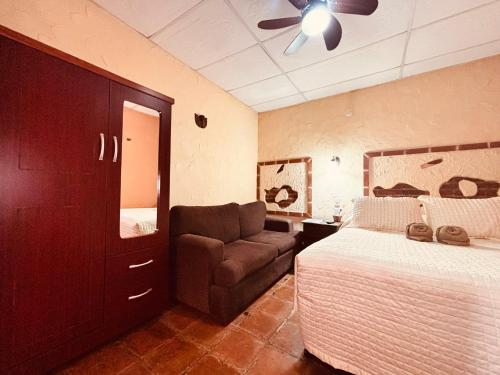 Hotel Chilero Y Café, Антигуа-Гуатемала (фото 8)