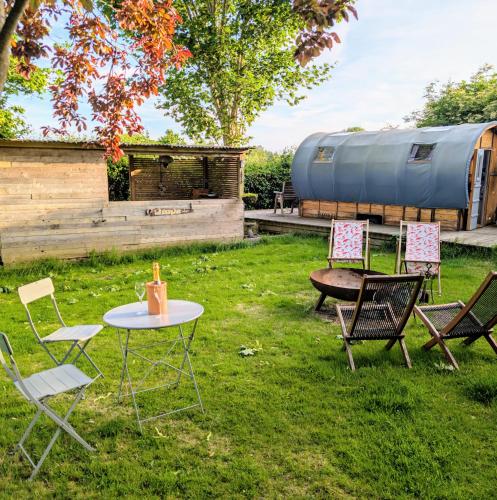 Wilderness Wagon Bow Top Gypsy Wagon in อีท แกรนสเตรด