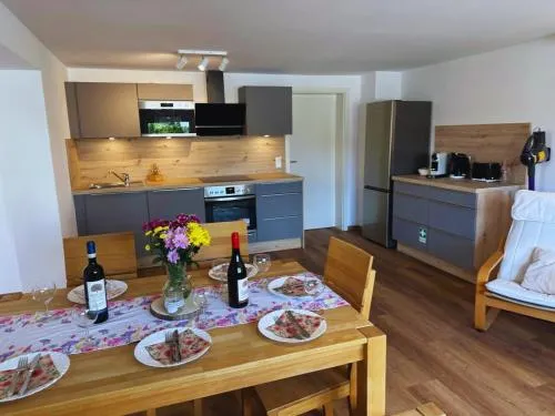Frankenherz-Apartments - Premium Wohnung mit Terrasse, nahe Playmobil-Funpark & zur Messe, Self-Check-In in Großhabersdorf, Deutschland