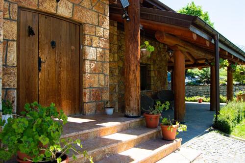 Villa Jana Rustic wood&stone cabin 11,9km from Skopje center!, Skopje (foto 4)