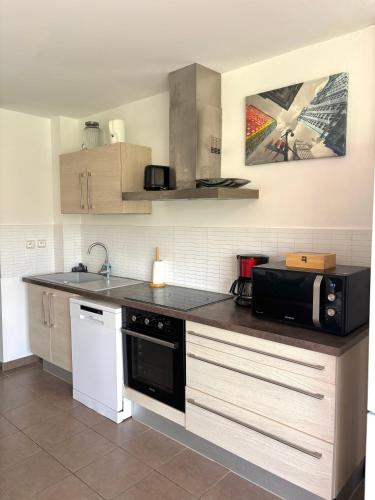 Kitchen, Precious Jungle, a seulement 5 min de Destreland in Baie-Mahault