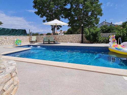 Luxury Apartment Ani - Three Bedroom Apartment With Terrace And Swimming Pool - Sutivan