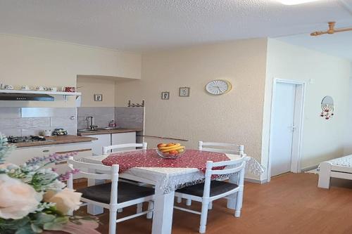 köök, Apartments Jezerane - Studio Apartment in Brinje