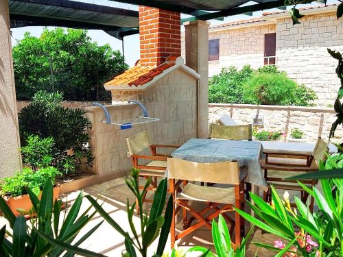 Létesítmények, Apartments Gracin - One Bedroom Apartment with Terrace A1 in Povlja