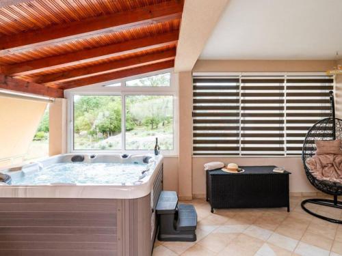 Apartment with 3 rooms and jacuzzi in Cibaca