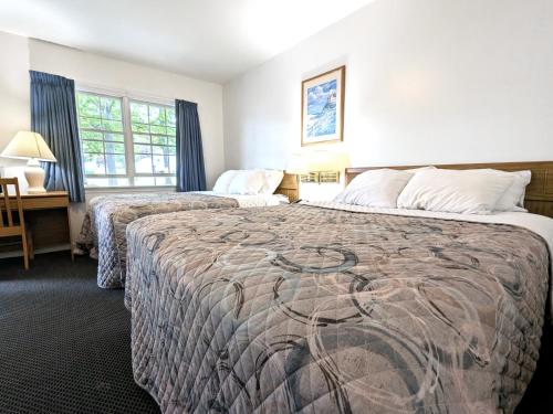 Bourne's Ocean Acres Ogunquit Room Type - Queen Room with Two Queen Beds