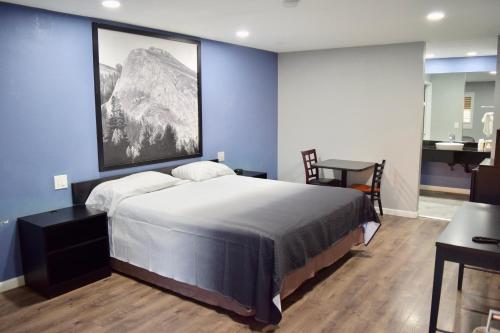 King Room with Mobility/Hearing Impaired Access - Non-Smoking