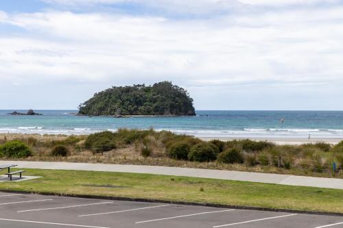 Deluxe Beachfront One Bedroom - Level 2 Water views