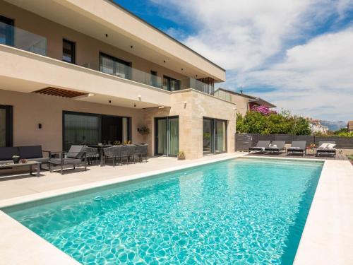 Villa Prima Lux - Four Bedroom Villa with Pool