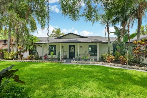 Pura Vida Lake House in Tampa, USA