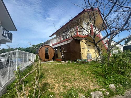 Pine House in Churaumi