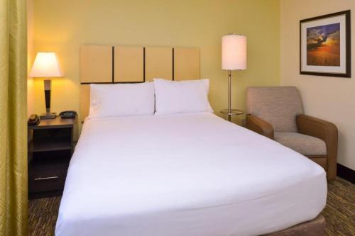 Candlewood Suites Bloomington-Normal By IHG – Normal, IL