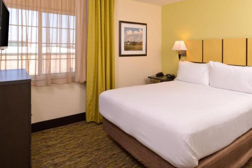 Candlewood Suites Bloomington-Normal By IHG – Normal, IL