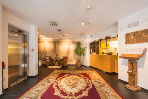 Hotel Rezia 5
