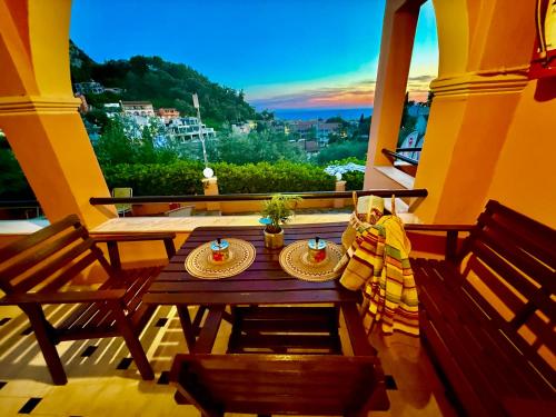 TRAVELLERS BEAUTIFUL ELEN Agios Gordios Sea 2