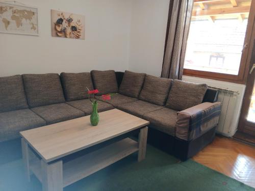 One-Bedroom Apartment image 1