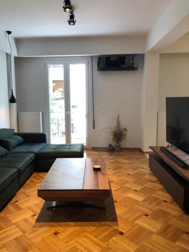 3 BD apart in the center of Athens 2min from metro, Ateny