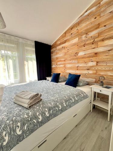 2 twin beds