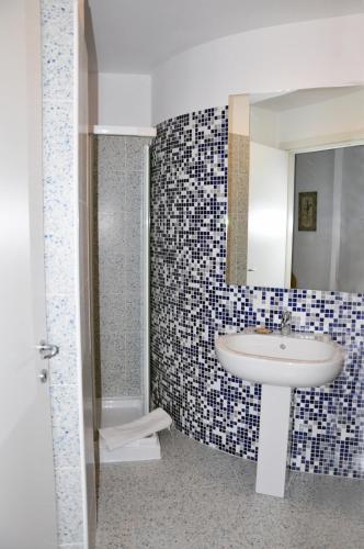 One-Bedroom Apartment with Balcony image 4