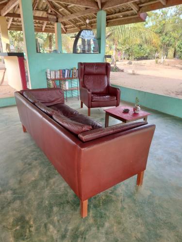 Jardín, Rundbungalow auf Lionsrest in Grand-Bassam