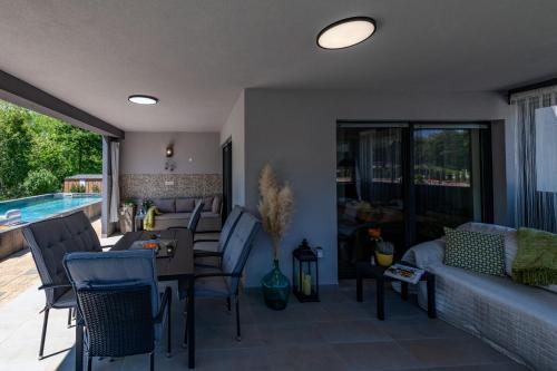 حديقة, Villa Shanti, a luxurious and modern Villa surrounded by nature in Zupanici