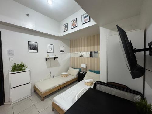AMA Tower Residences, 8th flr, near DMW and SM Megamall, Cainta