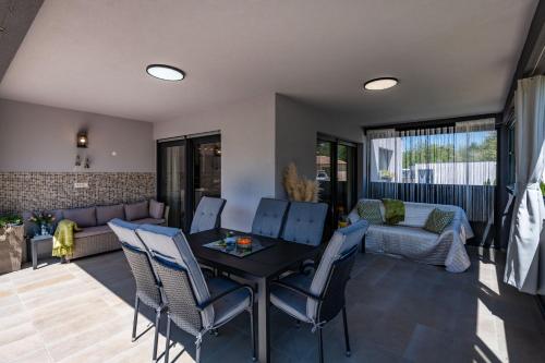 المرافق, Villa Shanti, a luxurious and modern Villa surrounded by nature in Zupanici