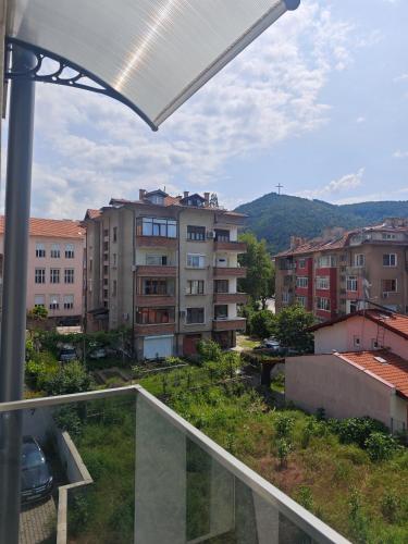 Balkon/terasa, Central, brand new apart with parking in Strumsko Industrial Zone