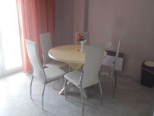 2 bedrooms, 2 beds