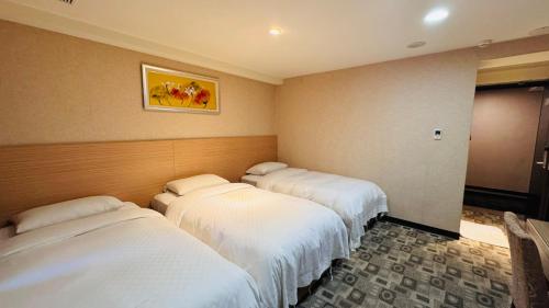 Triple Room with Bath image 7