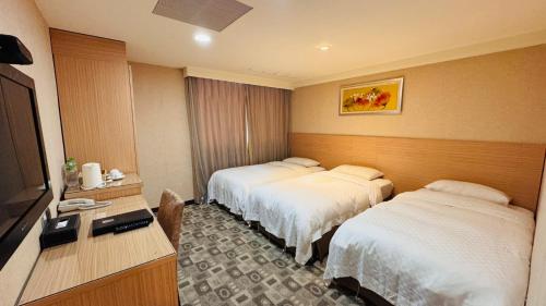 Triple Room with Bath image 6