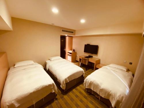 Triple Room with Bath image 5