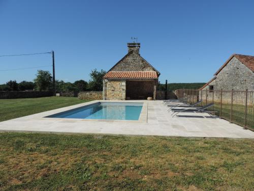 Peldbaseins, Maison de charme avec Piscine en Périgord (Maison de charme avec Piscine en Perigord) in La Cassagne