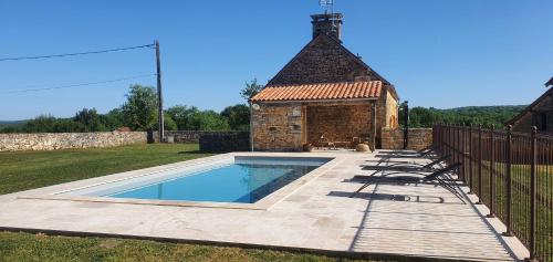 Peldbaseins, Maison de charme avec Piscine en Périgord (Maison de charme avec Piscine en Perigord) in La Cassagne