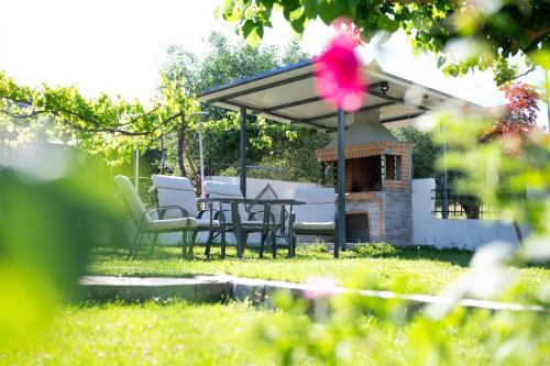 Country House Elaionas in Kypseli