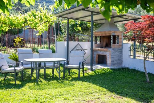 Country House Elaionas in Kypseli