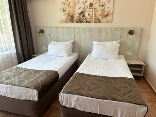 Oleander House and Tennis Club – Sunny Beach, WY