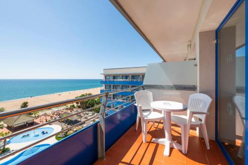 Superior Double Room with Pool and Sea View (2 Adults + 2 Children)